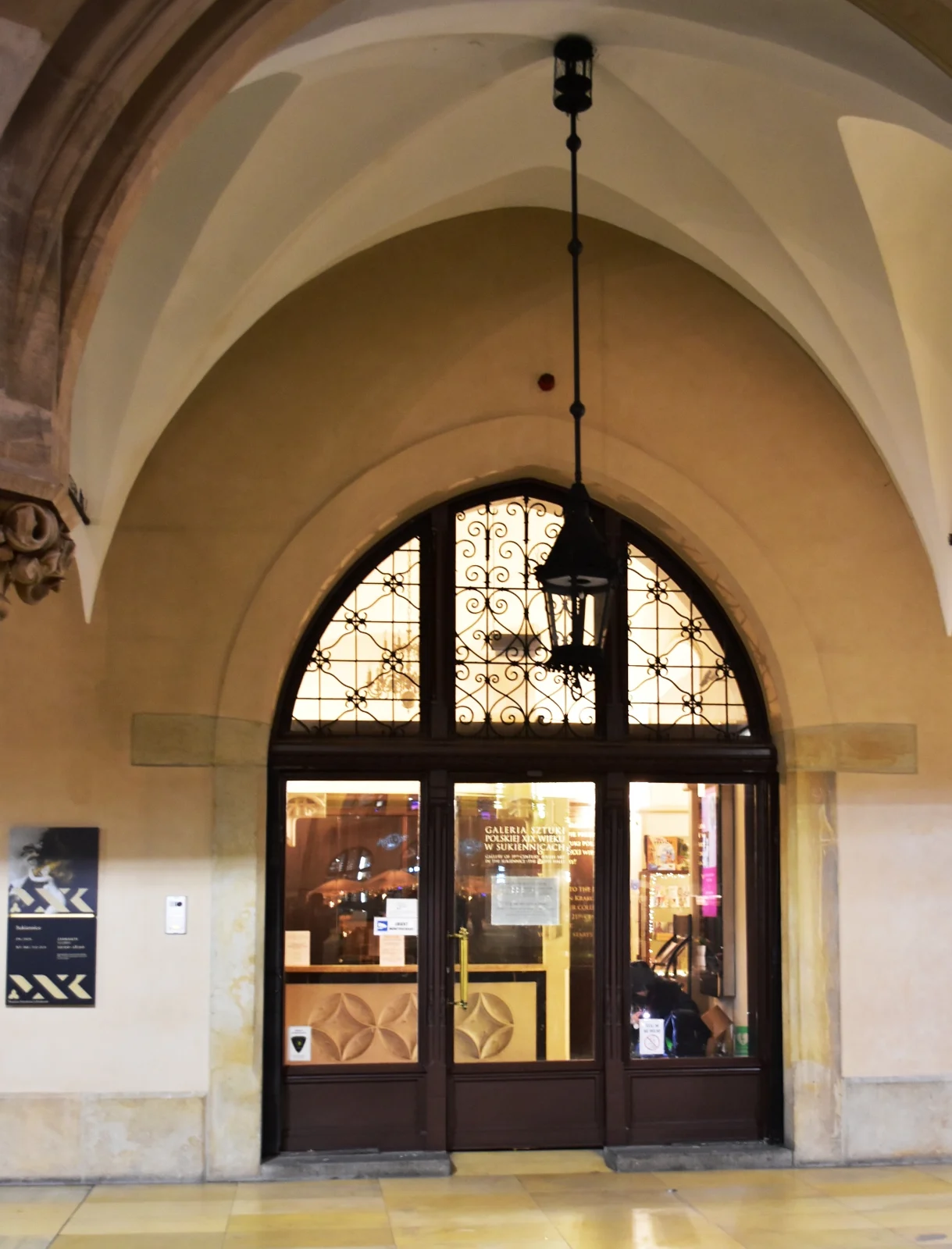 MNK Sukiennice entrance signage